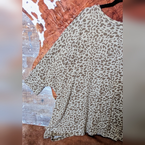 La Miel Leopard Print Drop Shoulder Tee - Picture 12 of 16